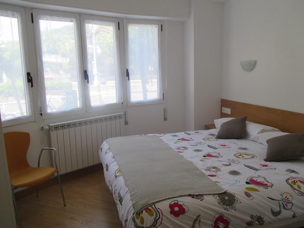 Apartamentos Grosen San Sebastián Quarto foto